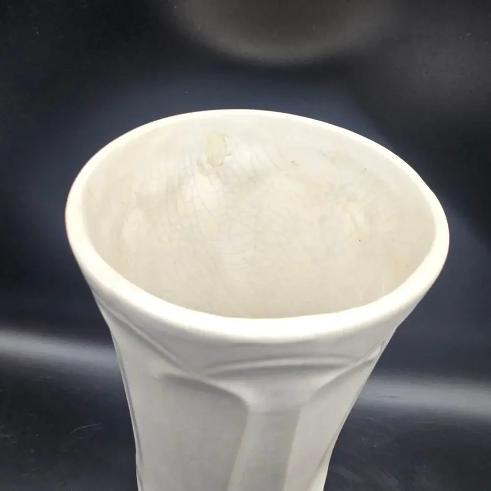 McCoy White Floraline Vase Vintage 1970s Ceramic Pottery M1-354Wjhite